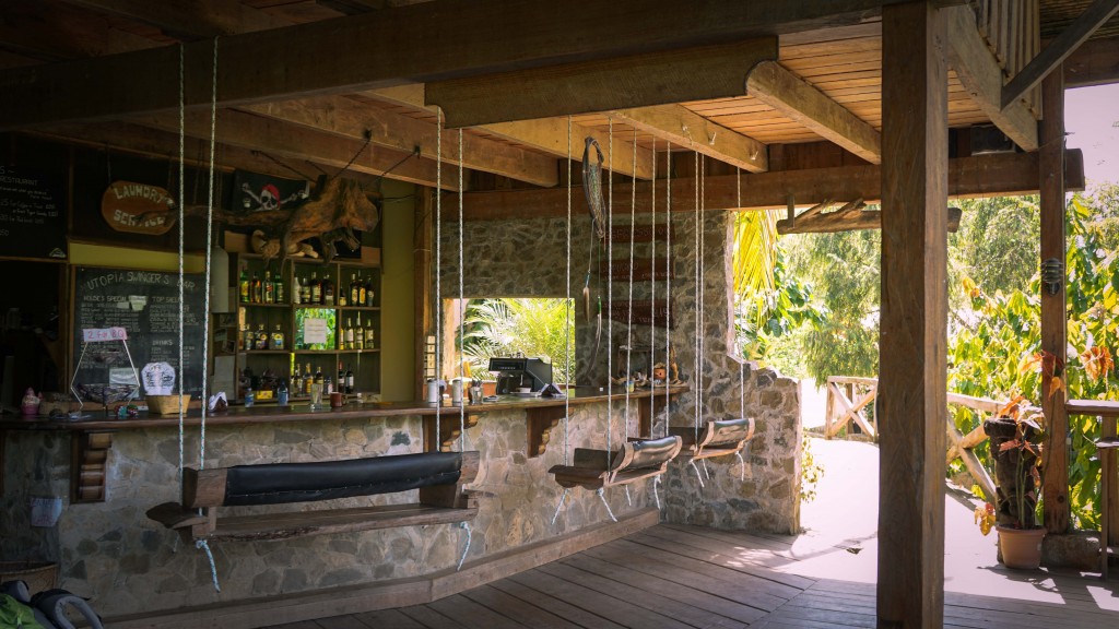 Utopia Lodge, Swingers Bar